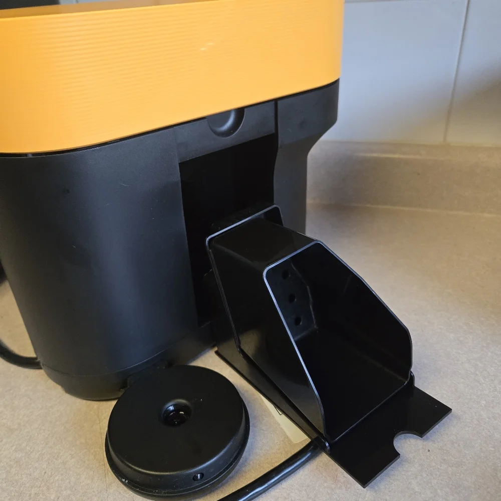 Nespresso Vertuo Pop+ De'Longhi Coffee and Espresso Machine, Mango Yellow - Picture 12 of 12